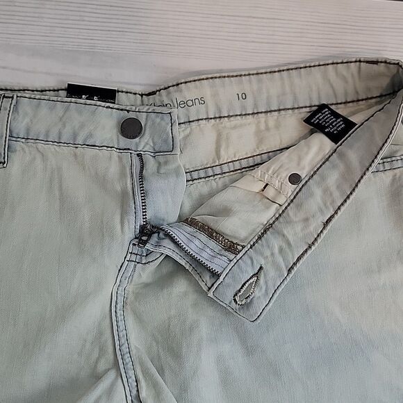 Calvin Klein lightwash jean shorts Women's Size 10 - Picture 7 of 12